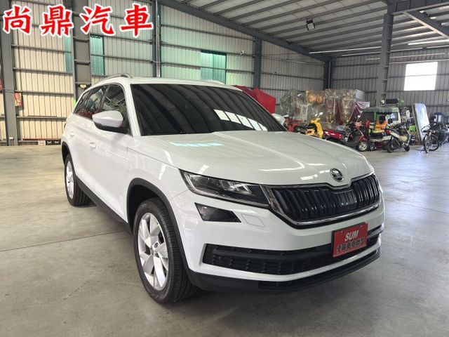 2021型 小改款 4x4尊榮款 七人座 原鈑件 全景天 電尾門 ACC跟車 盲點 環景 CARPLAY 可貸款  第6張相片