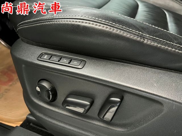 2021型 小改款 4x4尊榮款 七人座 原鈑件 全景天 電尾門 ACC跟車 盲點 環景 CARPLAY 可貸款  第9張相片