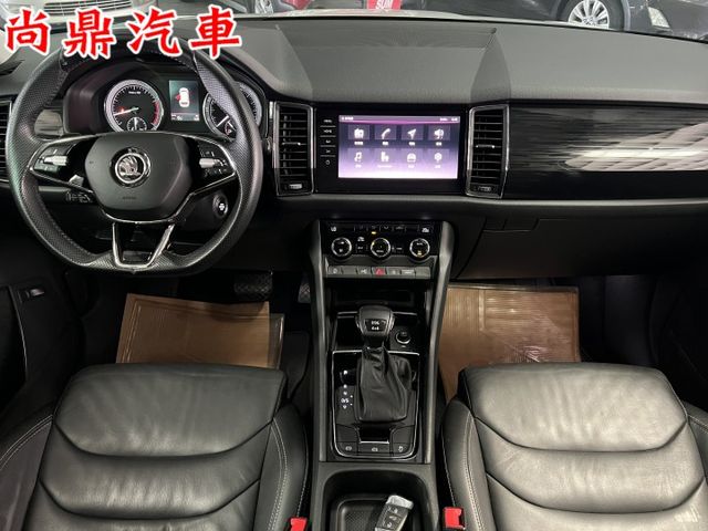 2021型 小改款 4x4尊榮款 七人座 原鈑件 全景天 電尾門 ACC跟車 盲點 環景 CARPLAY 可貸款  第10張相片