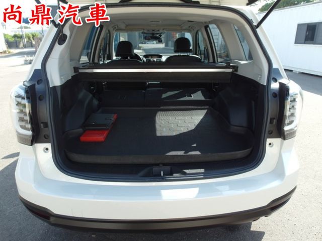 i-P版 全車原鈑件 里程僅跑9萬 免鑰匙 電尾門 盲點 定速 右側顯影 倒車影像 換檔撥片 主動轉向頭燈  第4張相片