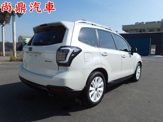 i-P版 全車原鈑件 里程僅跑9萬 免鑰匙 電尾門 盲點 定速 右側顯影 倒車影像 換檔撥片 主動轉向頭燈  第5張相片