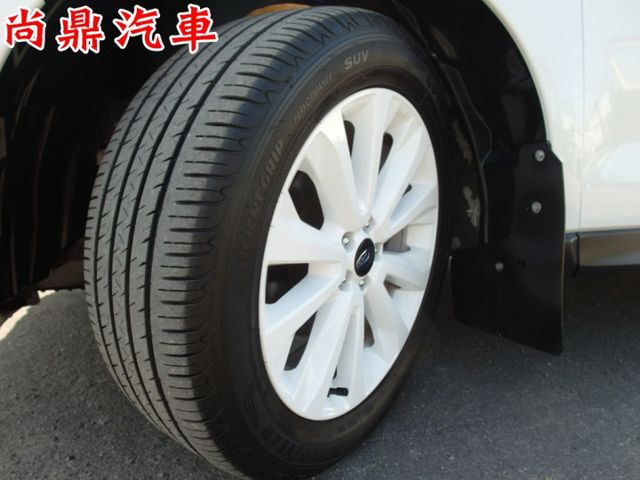 i-P版 全車原鈑件 里程僅跑9萬 免鑰匙 電尾門 盲點 定速 右側顯影 倒車影像 換檔撥片 主動轉向頭燈  第9張相片