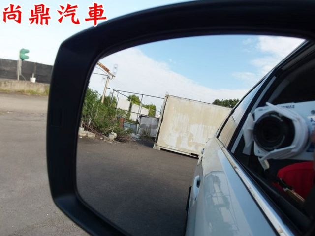 i-P版 全車原鈑件 里程僅跑9萬 免鑰匙 電尾門 盲點 定速 右側顯影 倒車影像 換檔撥片 主動轉向頭燈  第10張相片