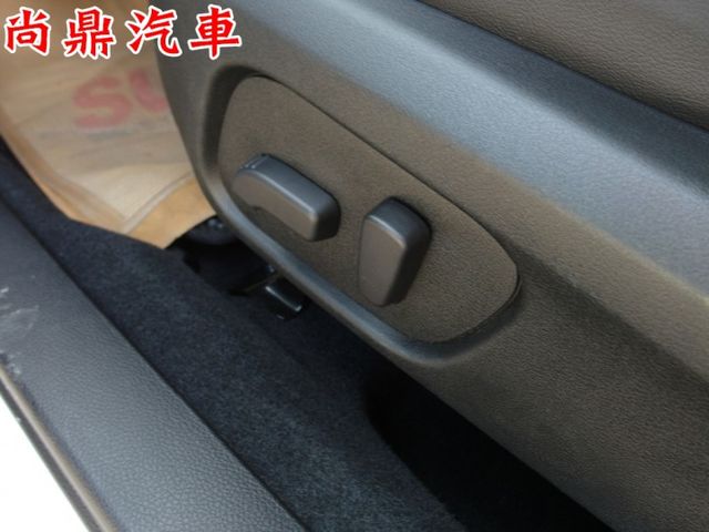 i-P版 全車原鈑件 里程僅跑9萬 免鑰匙 電尾門 盲點 定速 右側顯影 倒車影像 換檔撥片 主動轉向頭燈  第11張相片