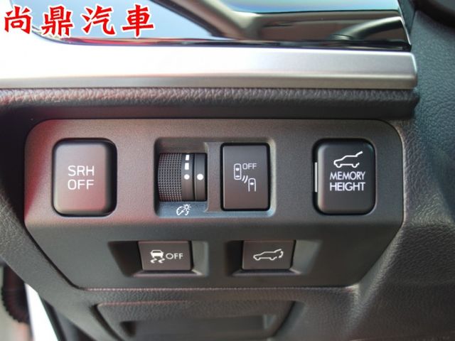 i-P版 全車原鈑件 里程僅跑9萬 免鑰匙 電尾門 盲點 定速 右側顯影 倒車影像 換檔撥片 主動轉向頭燈  第13張相片