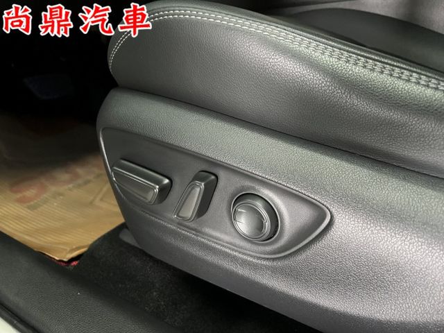 油電旗艦款 里程僅跑4.7萬 原鈑件 ACC跟車 車道偏離 360環景 盲點 導航 電尾門 電動椅 CARPLAY  第11張相片