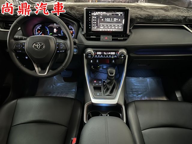 油電旗艦款 里程僅跑4.7萬 原鈑件 ACC跟車 車道偏離 360環景 盲點 導航 電尾門 電動椅 CARPLAY  第14張相片