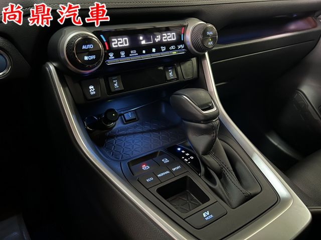 油電旗艦款 里程僅跑4.7萬 原鈑件 ACC跟車 車道偏離 360環景 盲點 導航 電尾門 電動椅 CARPLAY  第19張相片