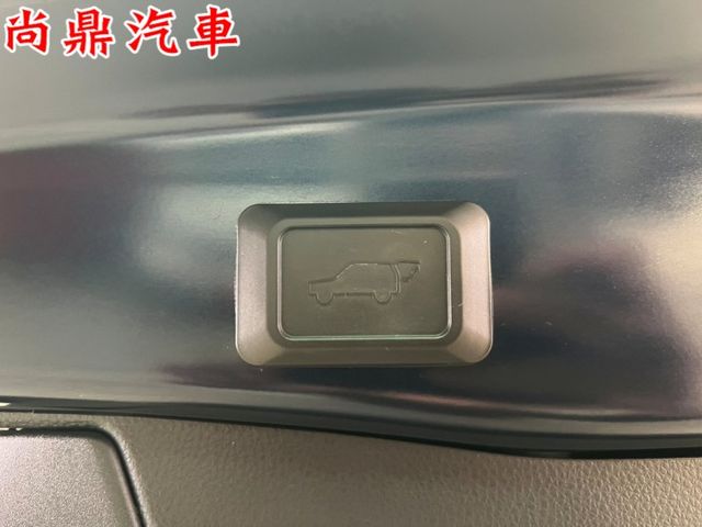 旗艦款 里程僅跑3萬 原鈑件 免鑰匙 電尾門 ACC跟車 車道偏離 盲點 360環景 前後車距 CARPLAY  記憶椅  第4張相片