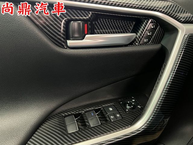 旗艦款 里程僅跑3萬 原鈑件 免鑰匙 電尾門 ACC跟車 車道偏離 盲點 360環景 前後車距 CARPLAY  記憶椅  第10張相片