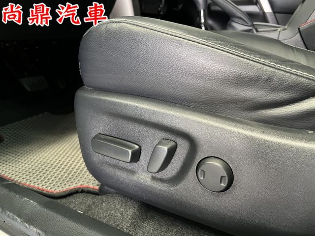 尊爵款 全車原鈑件 ACC跟車 車道偏離 免鑰匙 盲點 360環景 電動座椅 雙恆溫 歡迎來店賞車  第9張相片