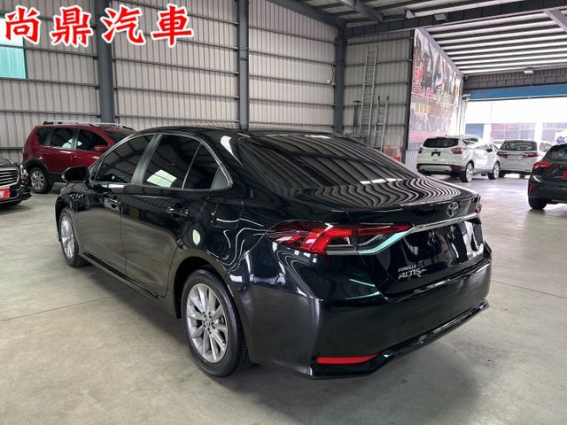 里程僅跑4萬 全車原鈑件 ACC跟車 車道偏離 倒車影像 藍芽 導航 車室氣氛優  第2張相片