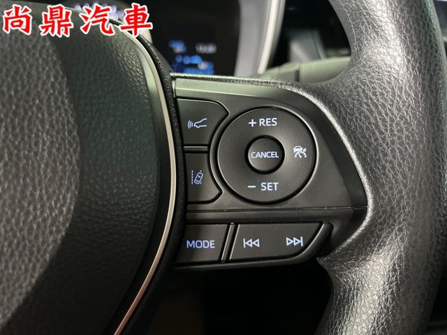 里程僅跑4萬 全車原鈑件 ACC跟車 車道偏離 倒車影像 藍芽 導航 車室氣氛優  第12張相片