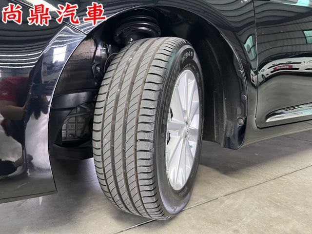 頂級款 里程僅跑7萬 原鈑件 天窗 免KEY 摸門 定速 電動座椅 導航 倒車影像 數位電視 可參考車貸  第7張相片