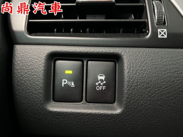 頂級款 里程僅跑7萬 原鈑件 天窗 免KEY 摸門 定速 電動座椅 導航 倒車影像 數位電視 可參考車貸  第10張相片