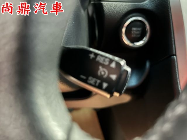 頂級款 里程僅跑7萬 原鈑件 天窗 免KEY 摸門 定速 電動座椅 導航 倒車影像 數位電視 可參考車貸  第13張相片