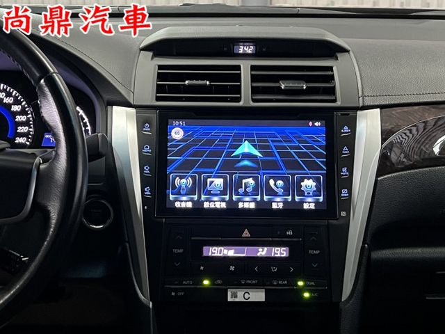 頂級款 里程僅跑7萬 原鈑件 天窗 免KEY 摸門 定速 電動座椅 導航 倒車影像 數位電視 可參考車貸  第14張相片