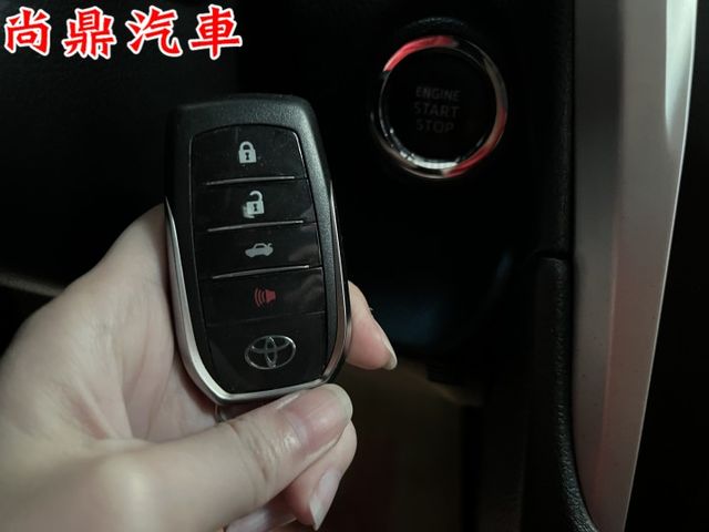 頂級款 里程僅跑7萬 原鈑件 天窗 免KEY 摸門 定速 電動座椅 導航 倒車影像 數位電視 可參考車貸  第17張相片