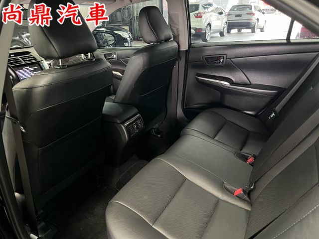 頂級款 里程僅跑7萬 原鈑件 天窗 免KEY 摸門 定速 電動座椅 導航 倒車影像 數位電視 可參考車貸  第19張相片