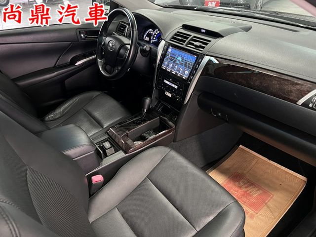 頂級款 里程僅跑7萬 原鈑件 天窗 免KEY 摸門 定速 電動座椅 導航 倒車影像 數位電視 可參考車貸  第20張相片