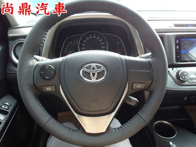 2.5L 里程僅跑8萬 天窗 定速 免KEY 電動座椅 數位電視 導航 倒車顯影 前後車距 可全額貸款 歡迎來賞車  第13張相片