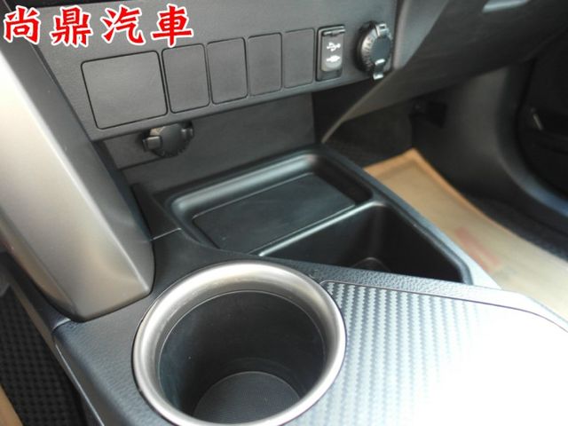 2.5L 里程僅跑8萬 天窗 定速 免KEY 電動座椅 數位電視 導航 倒車顯影 前後車距 可全額貸款 歡迎來賞車  第16張相片
