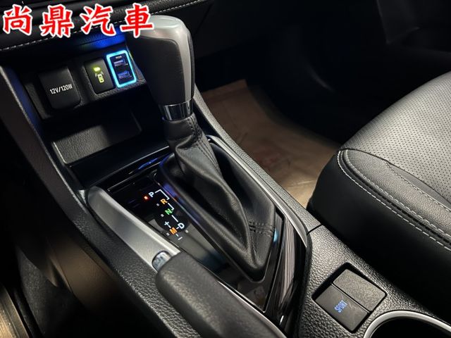 2017型 全車原鈑件 豪華款 六安 已加裝安卓機 免鑰匙 定速 倒車影像 恆溫 前後行車紀錄 可全額貸款  第18張相片