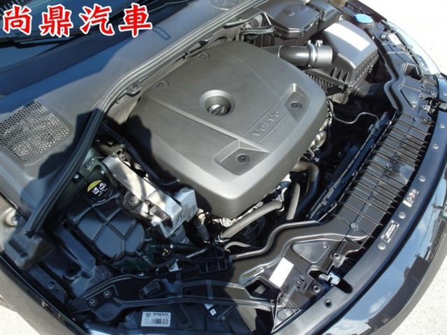 2017型 安全係數高 行動坦克 10安全氣囊 定速 盲點偵測 換檔撥片 前後車距 倒車影像 導航 電動記憶座椅  第9張相片