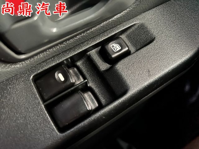 全車原鈑件 里程跑6萬 抬頭顯示器 藍芽 前後行車紀錄器 車況漂亮 可以參考貸款  第8張相片