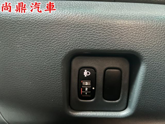 全車原鈑件 里程跑6萬 抬頭顯示器 藍芽 前後行車紀錄器 車況漂亮 可以參考貸款  第9張相片
