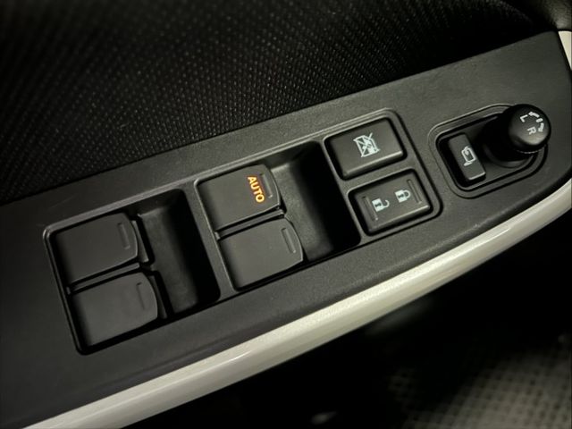 全車原鈑件 里程僅跑6.8萬 稅金超省 免鑰匙 定速 安卓機 倒車影像 藍芽 換檔撥片 恆溫  第3張相片