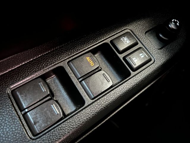 橘色配黑屋頂 里程僅跑2.4萬 免鑰匙 定速 360環景 導航 CARPLAY 換檔撥片 ISOFIX 歡迎預約賞車  第9張相片