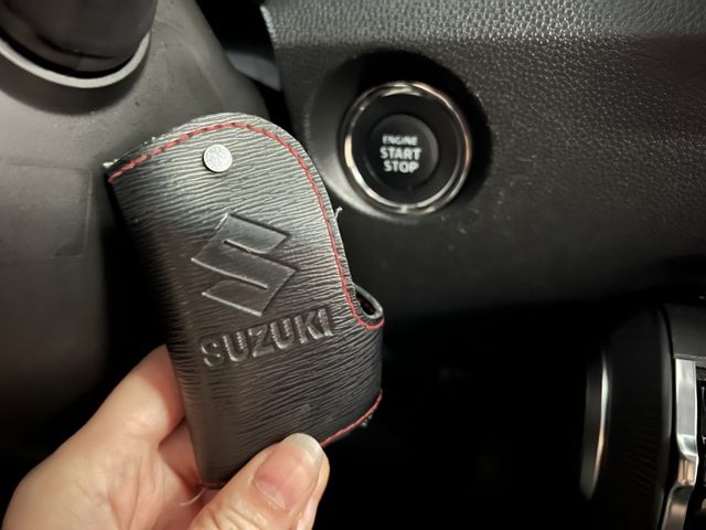 橘色配黑屋頂 里程僅跑2.4萬 免鑰匙 定速 360環景 導航 CARPLAY 換檔撥片 ISOFIX 歡迎預約賞車  第14張相片