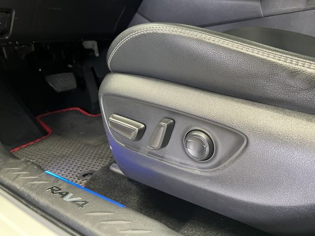 一手車 旗艦款 全車原鈑件 里程跑7萬 電尾門 360環景 ACC跟車 車道偏離 盲點 電動記憶椅  CARPLAY  第9張相片