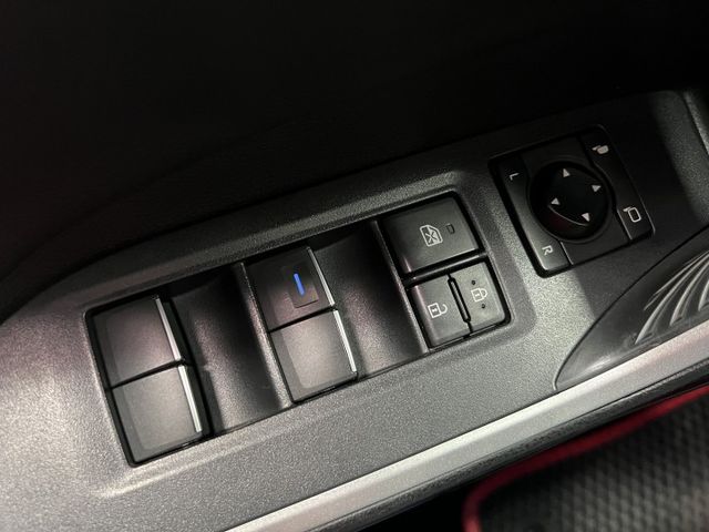 一手車 旗艦款 全車原鈑件 里程跑7萬 電尾門 360環景 ACC跟車 車道偏離 盲點 電動記憶椅  CARPLAY  第10張相片