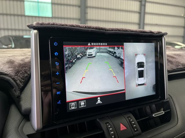 一手車 旗艦款 全車原鈑件 里程跑7萬 電尾門 360環景 ACC跟車 車道偏離 盲點 電動記憶椅  CARPLAY  第16張相片