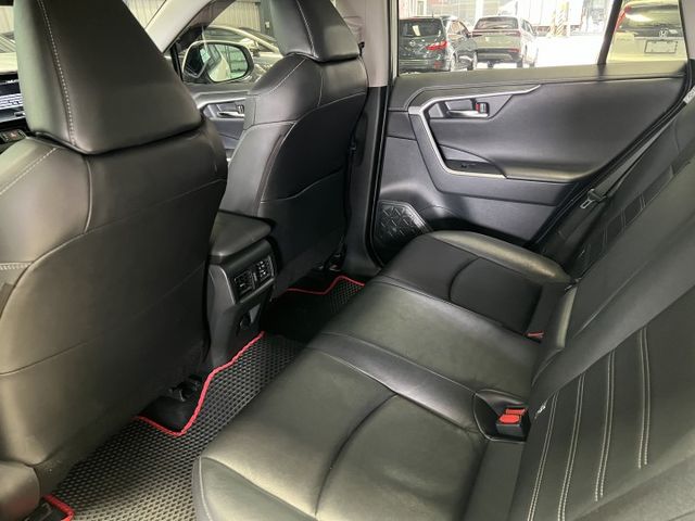 一手車 旗艦款 全車原鈑件 里程跑7萬 電尾門 360環景 ACC跟車 車道偏離 盲點 電動記憶椅  CARPLAY  第20張相片