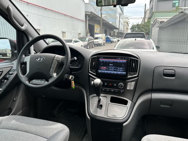 Hyundai Starex  第8張相片