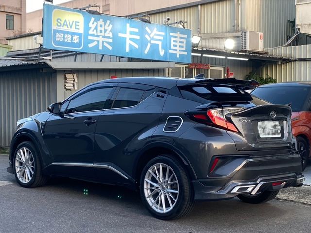 Toyota C-HR  第2張相片
