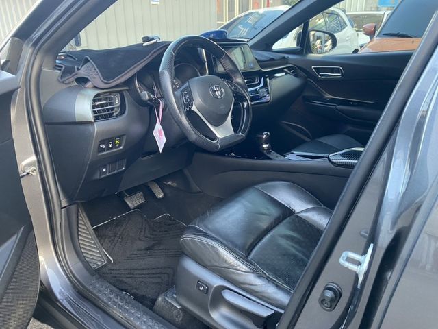 Toyota C-HR  第4張相片