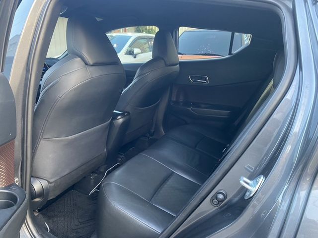 Toyota C-HR  第7張相片