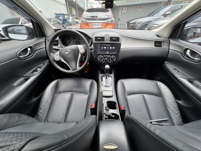 2019  TIIDA 白  第5張相片