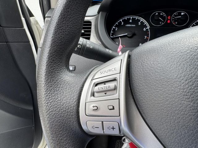 2019  TIIDA 白  第8張相片