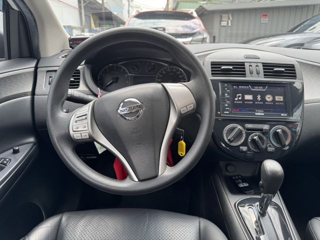 2019  TIIDA 白  第9張相片