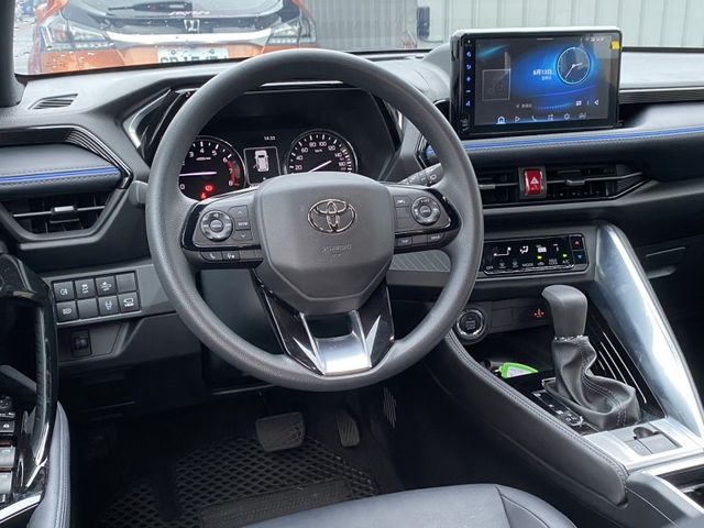 2024 YARIS CROSS 灰  第7張相片