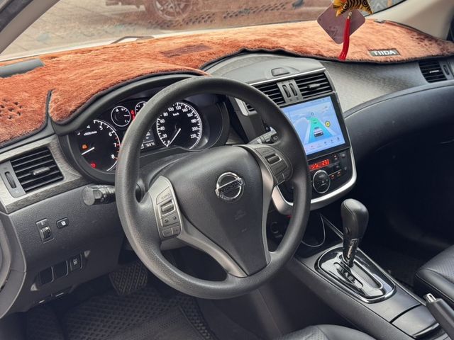2017 TIIDA 白  第4張相片