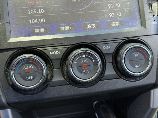 2014 森林人 白  第7張相片