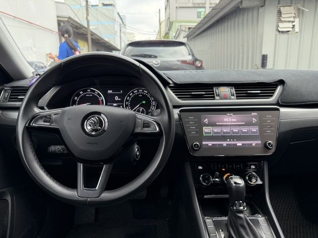 2019 SUPERB 黑  第7張相片