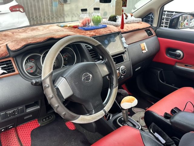 2009 TIIDA 黑  第3張相片