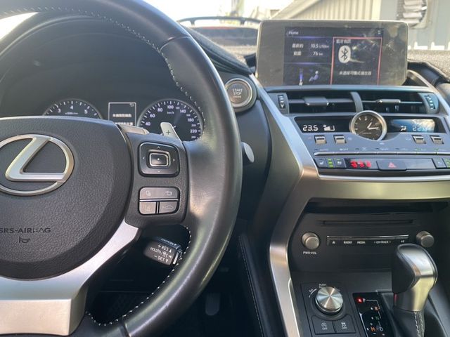 Lexus NX  第8張相片